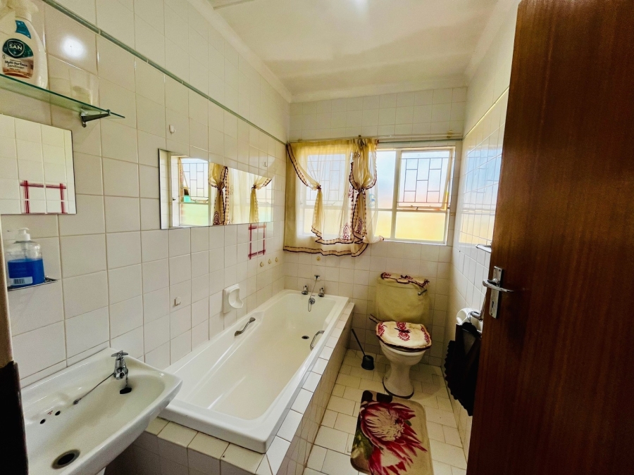 4 Bedroom Property for Sale in Pellissier Free State
